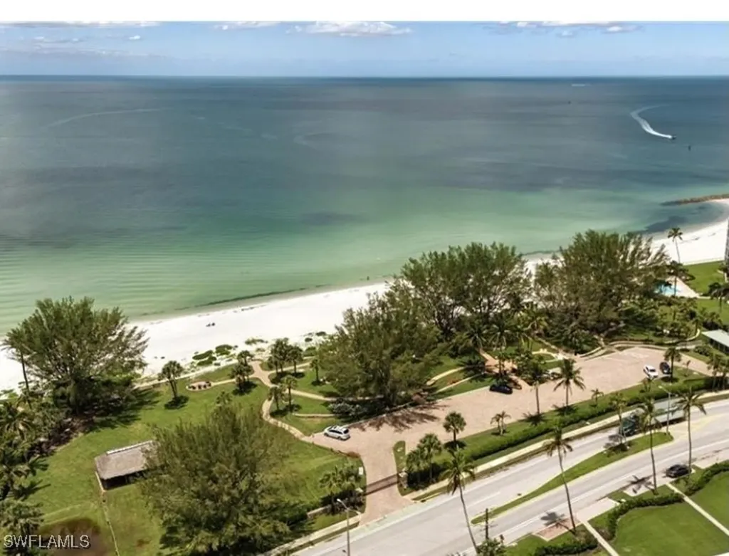 626 Rudder Road Naples FL 34102