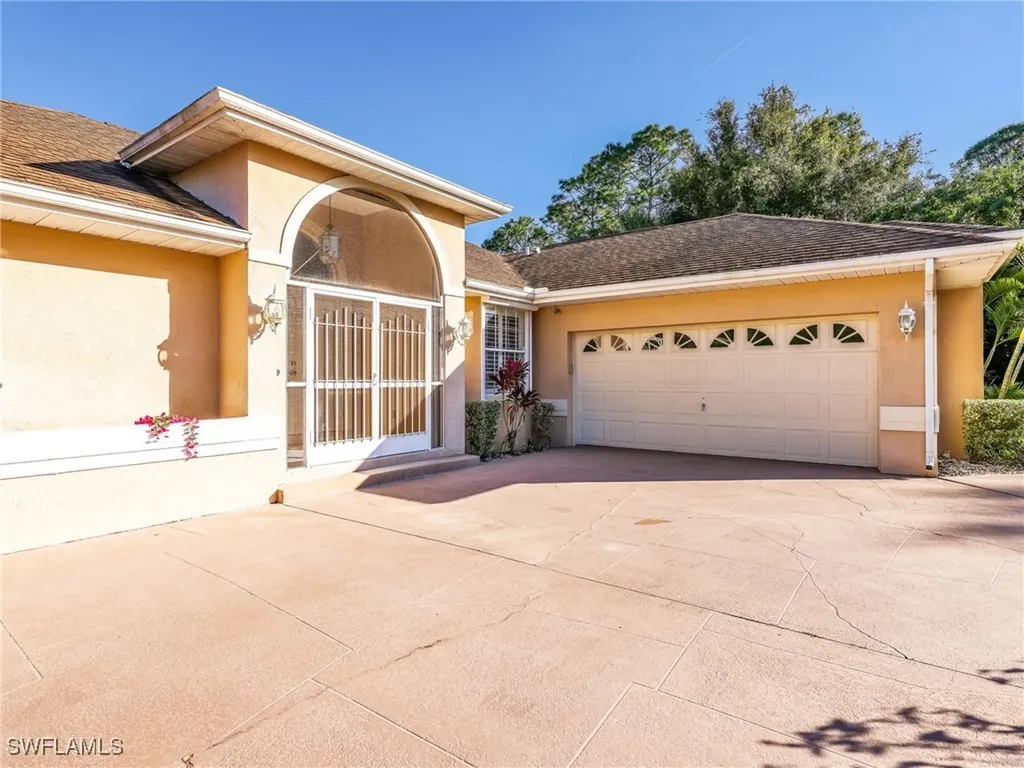 820 Robert Avenue Lehigh Acres FL 33936