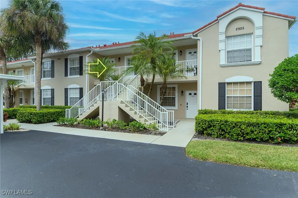 Naples FL, 2925 Cypress Trace Circle, Unit 203