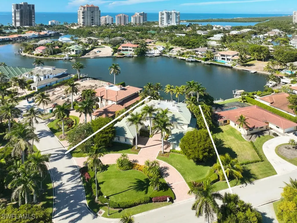 377 Pirates Bight Naples FL 34103