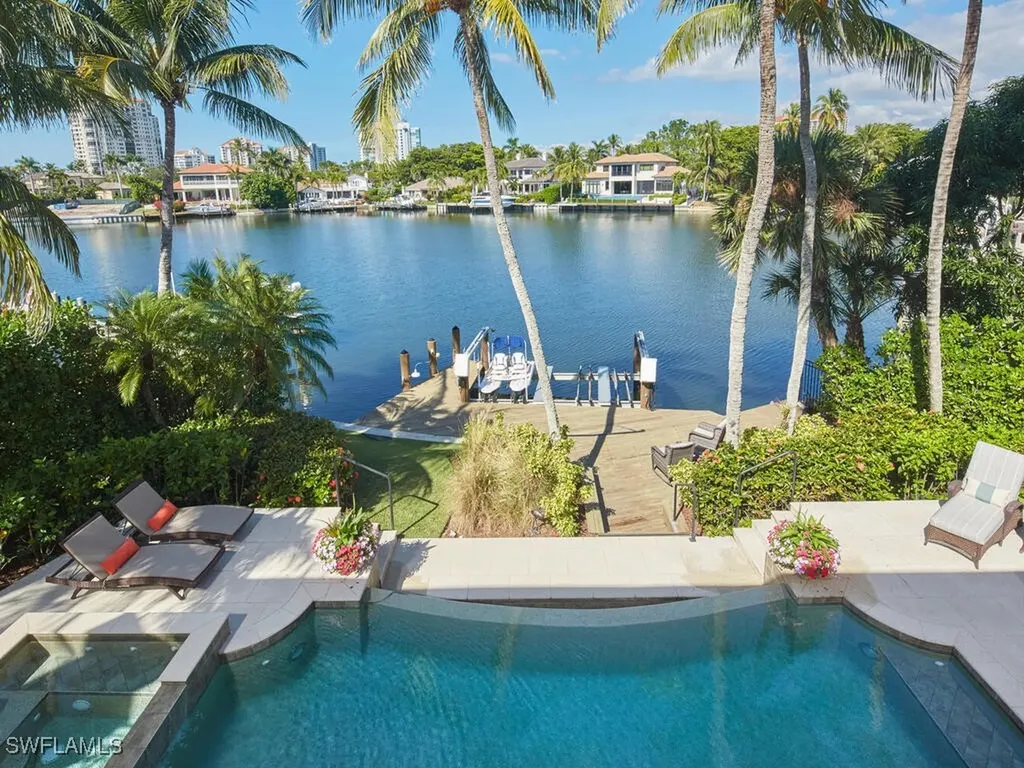 377 Pirates Bight Naples FL 34103