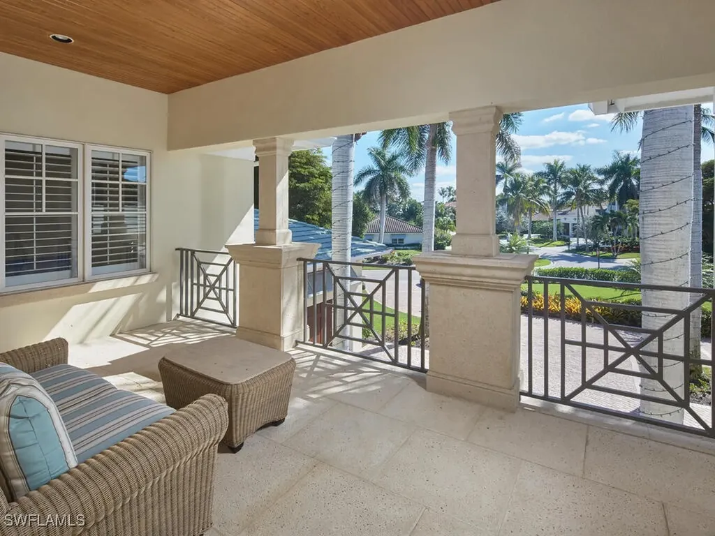 377 Pirates Bight Naples FL 34103