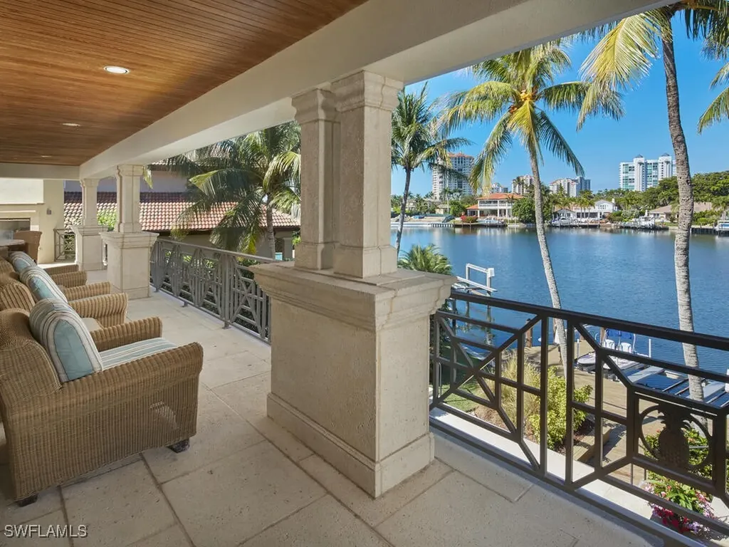 377 Pirates Bight Naples FL 34103