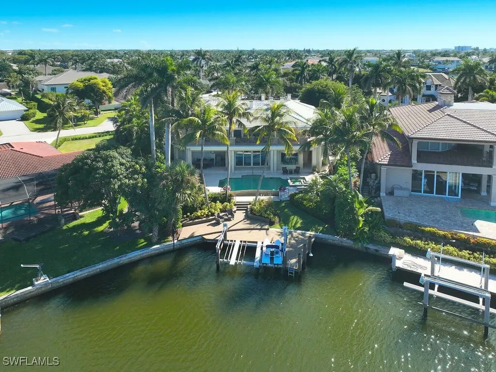 377 Pirates Bight Naples FL 34103