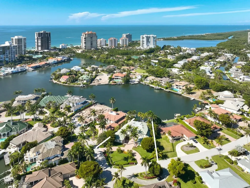 377 Pirates Bight Naples FL 34103