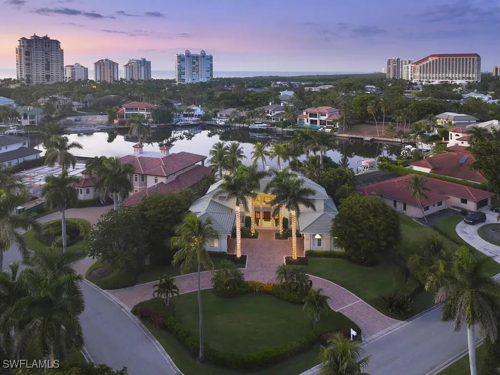 377 Pirates Bight Naples FL 34103