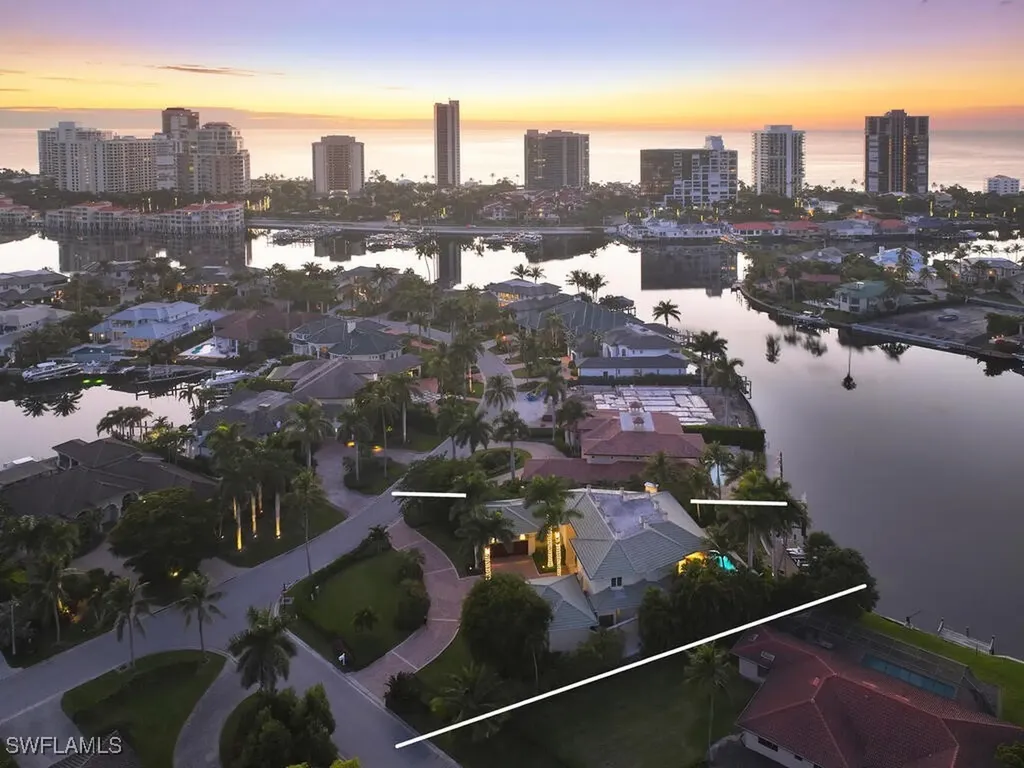 377 Pirates Bight Naples FL 34103