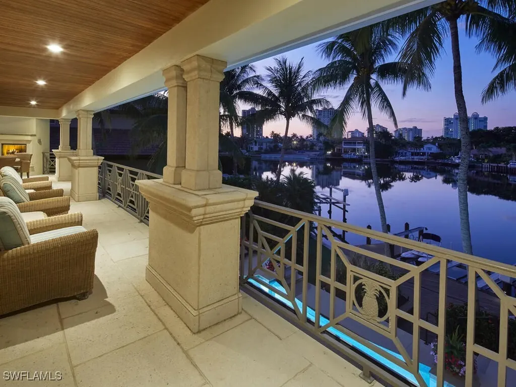 377 Pirates Bight Naples FL 34103
