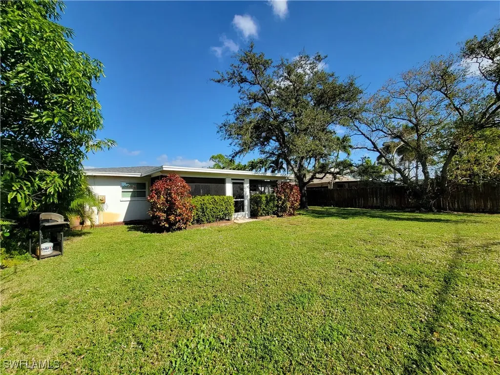 750 95th Avenue N Naples FL 34108