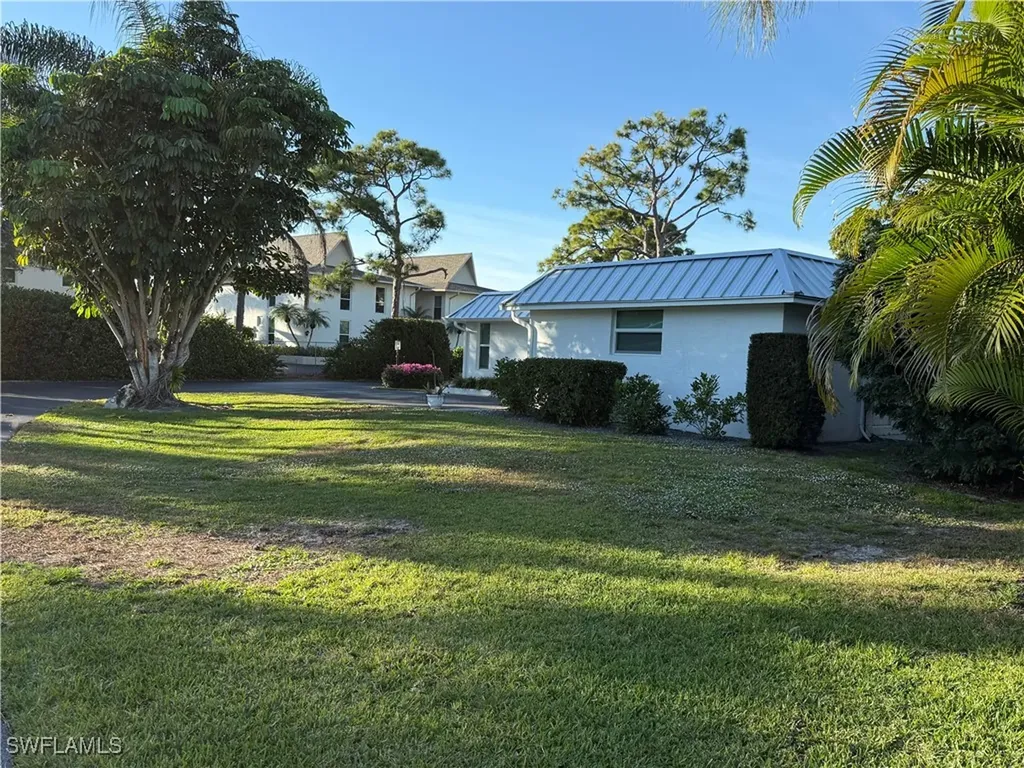 310 Carnaby Court Naples FL 34112