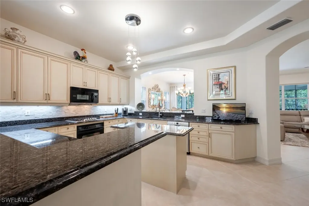 2843 Tiburon Boulevard E Naples FL 34109