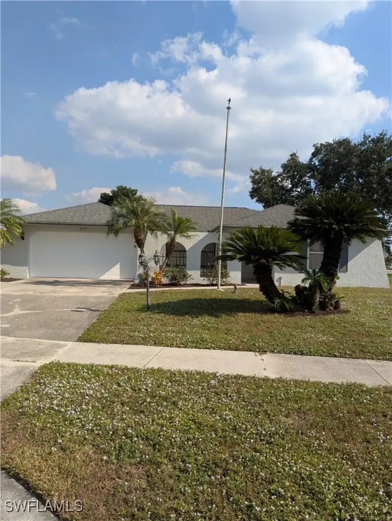 997 Charlemagne Boulevard Naples FL 34112