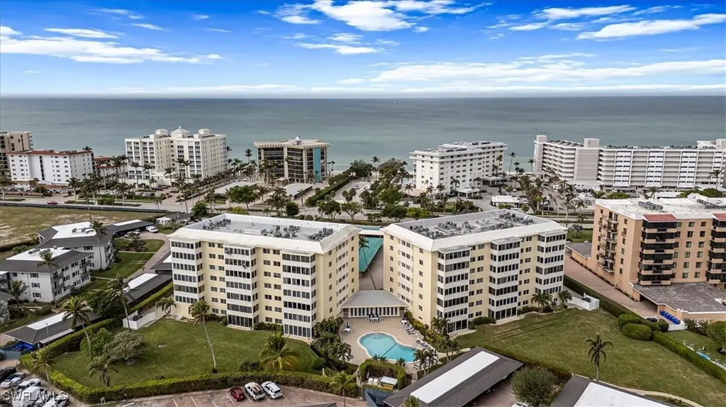 Naples FL, 3410 Gulf Shore Boulevard N, Unit 302