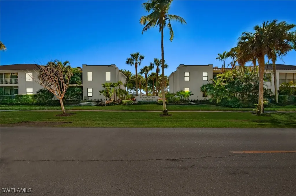 802 10th Avenue S Naples FL 34102
