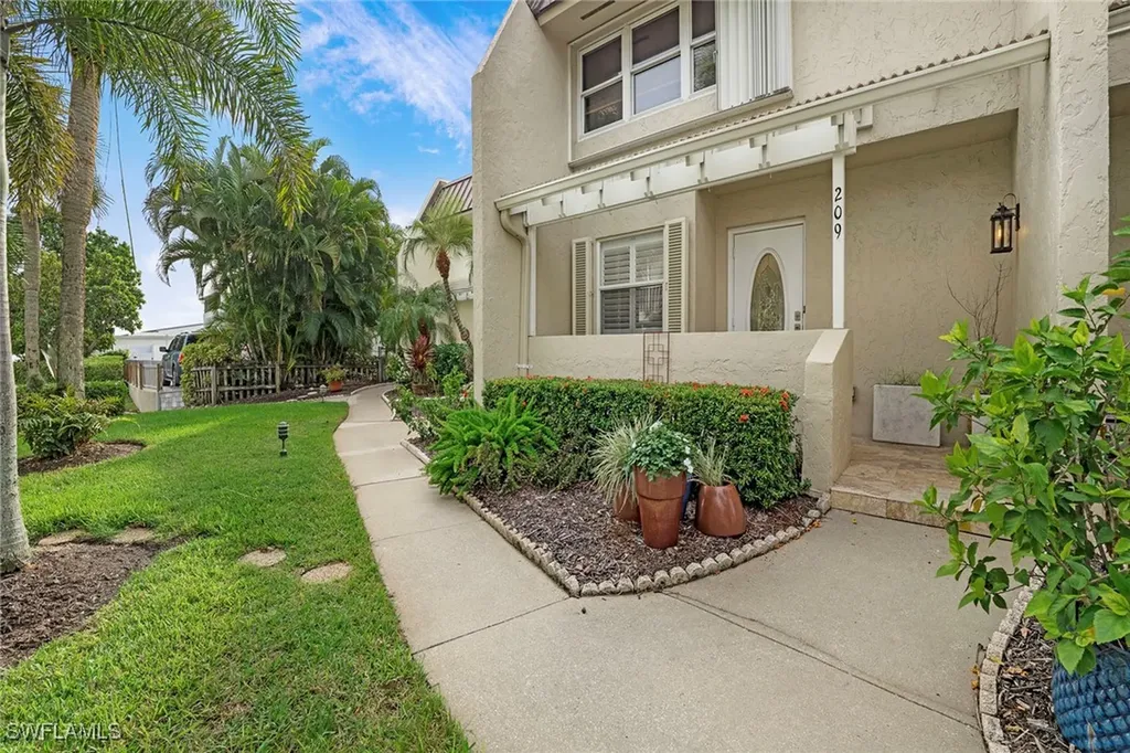 800 River Point Drive Naples FL 34102