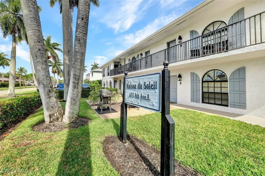 655 8th Avenue S Naples FL 34102