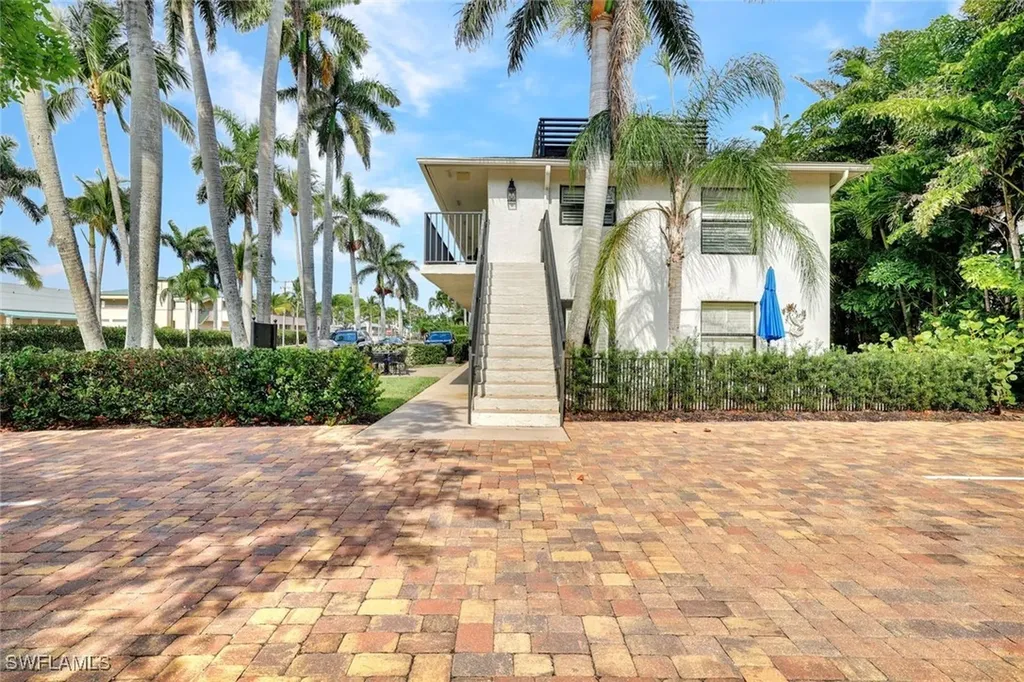 655 8th Avenue S Naples FL 34102