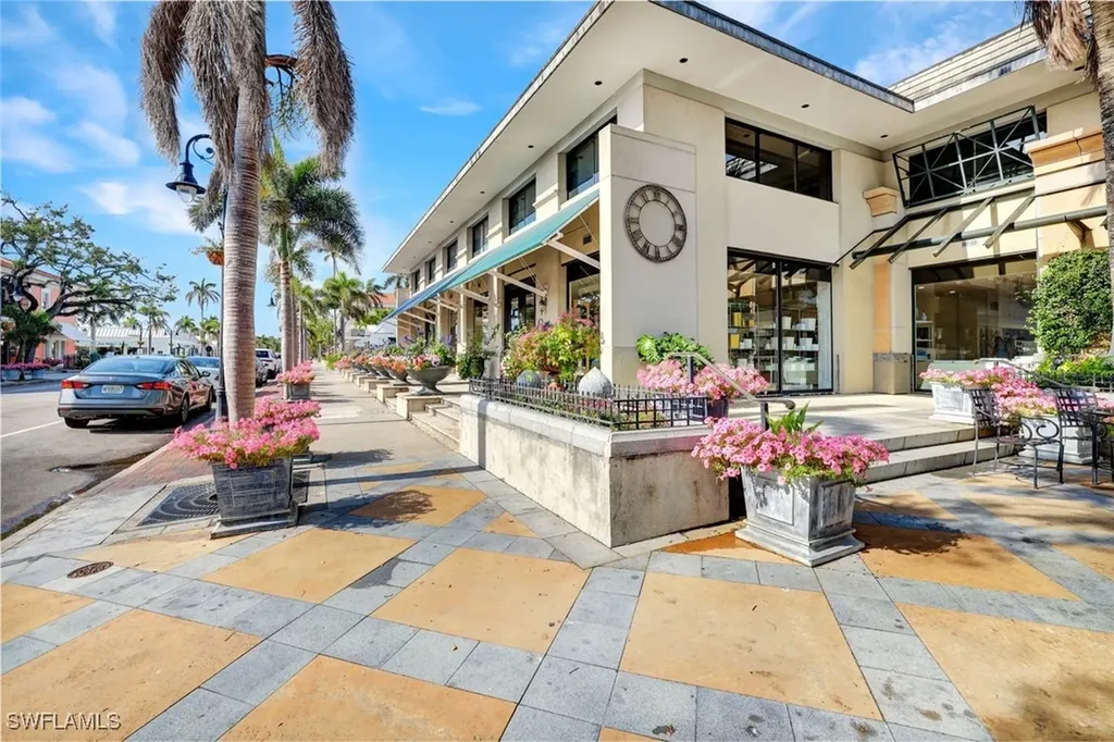 655 8th Avenue S Naples FL 34102