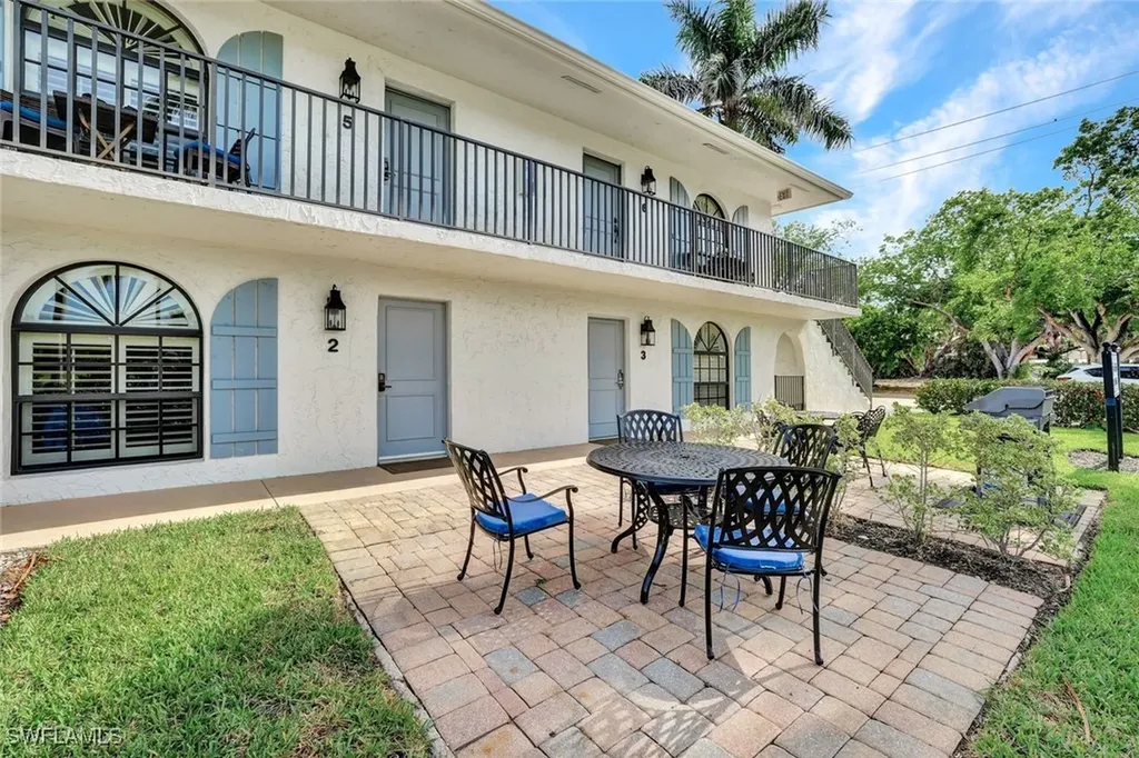 655 8th Avenue S Naples FL 34102