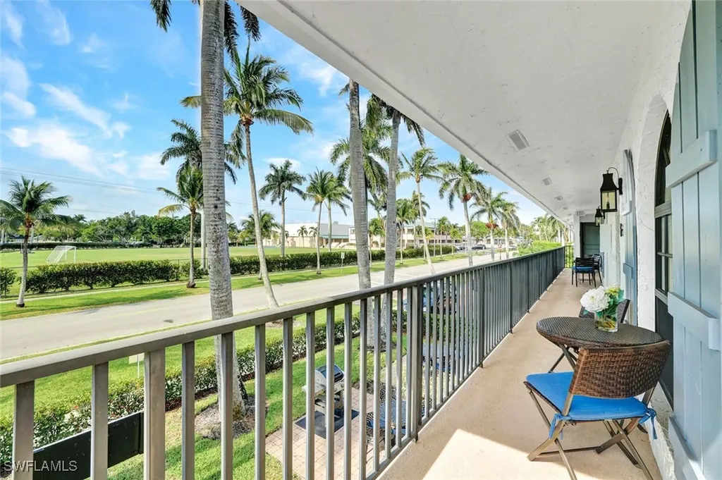 655 8th Avenue S Naples FL 34102