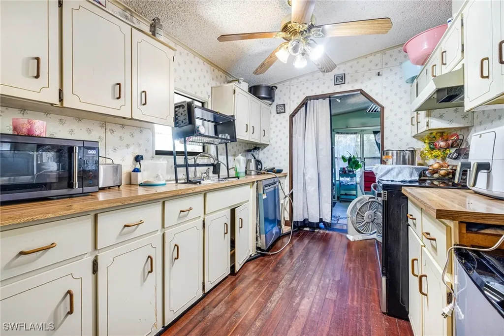 7627 Peyraud Drive North Fort Myers FL 33917