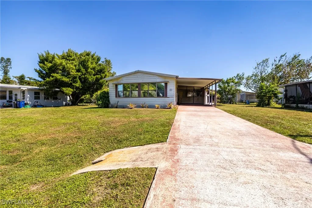 7627 Peyraud Drive North Fort Myers FL 33917