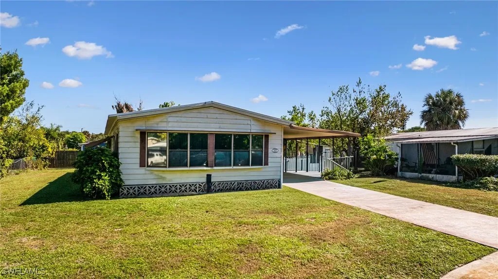 7627 Peyraud Drive North Fort Myers FL 33917