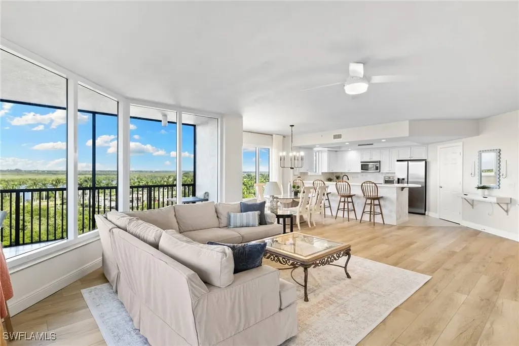 Naples FL, 1065 Borghese Lane, Unit 706