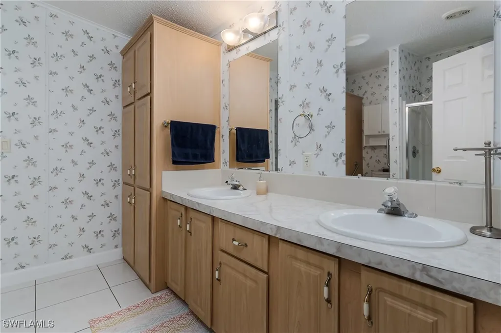 255 Riverwood Road Naples FL 34114