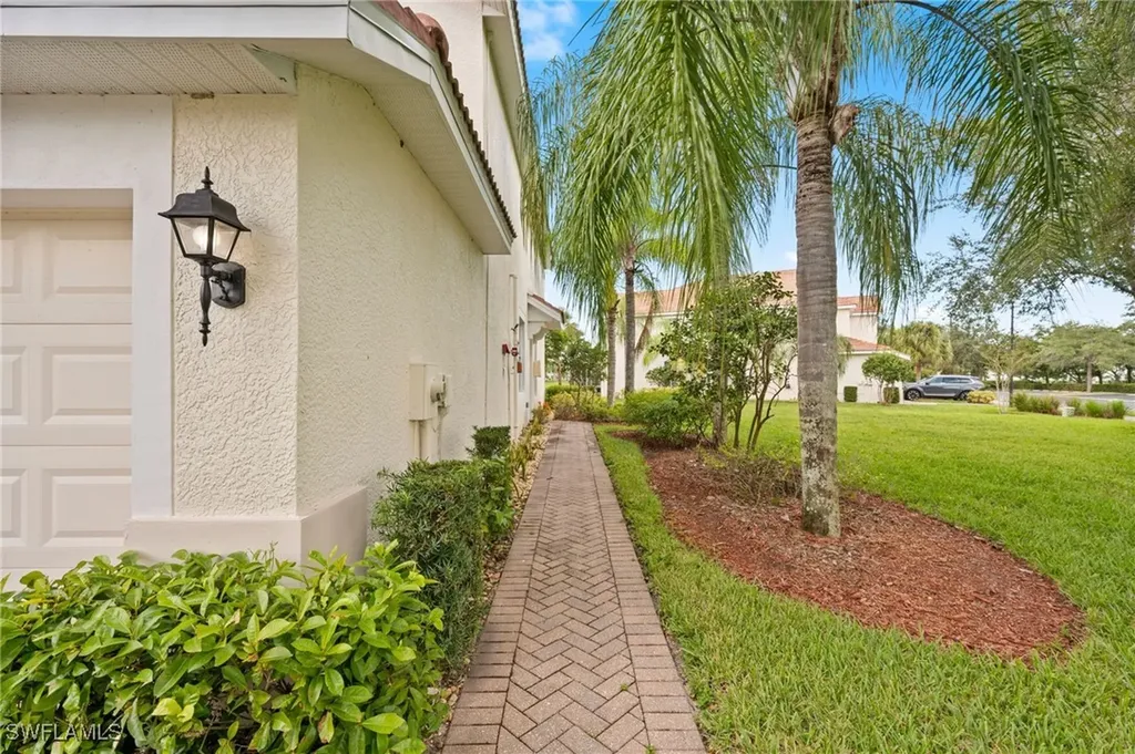 1084 Hampton Circle Naples FL 34105