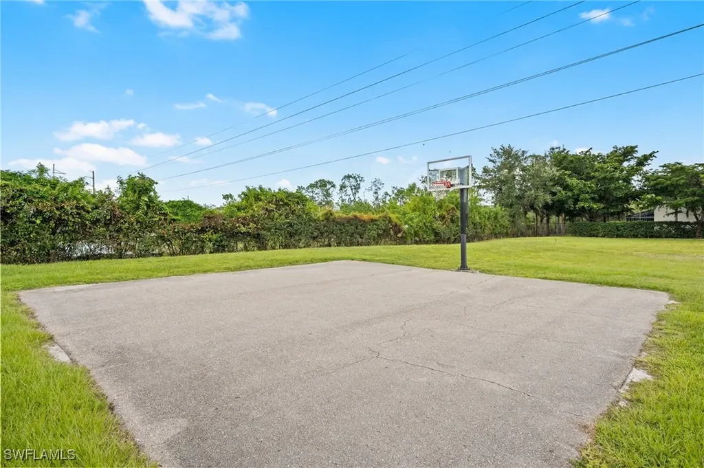 1084 Hampton Circle Naples FL 34105