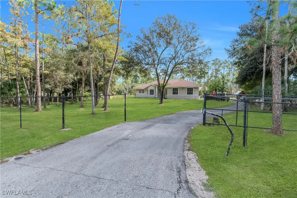 860 Desoto Boulevard N Naples FL 34120