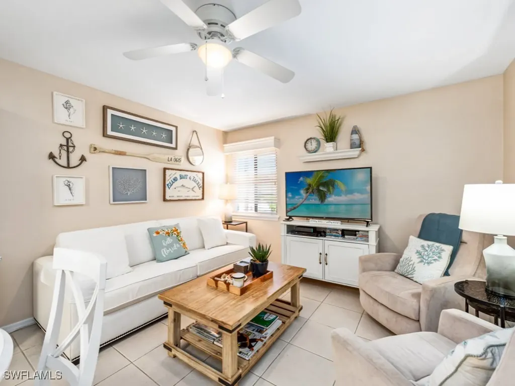 Naples FL, 175 5TH Avenue S, Unit 10 (203)