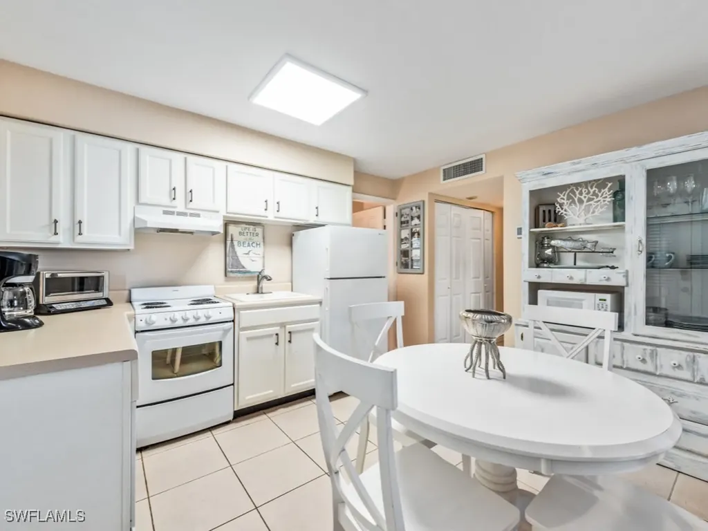 175 5th Avenue S Naples FL 34102