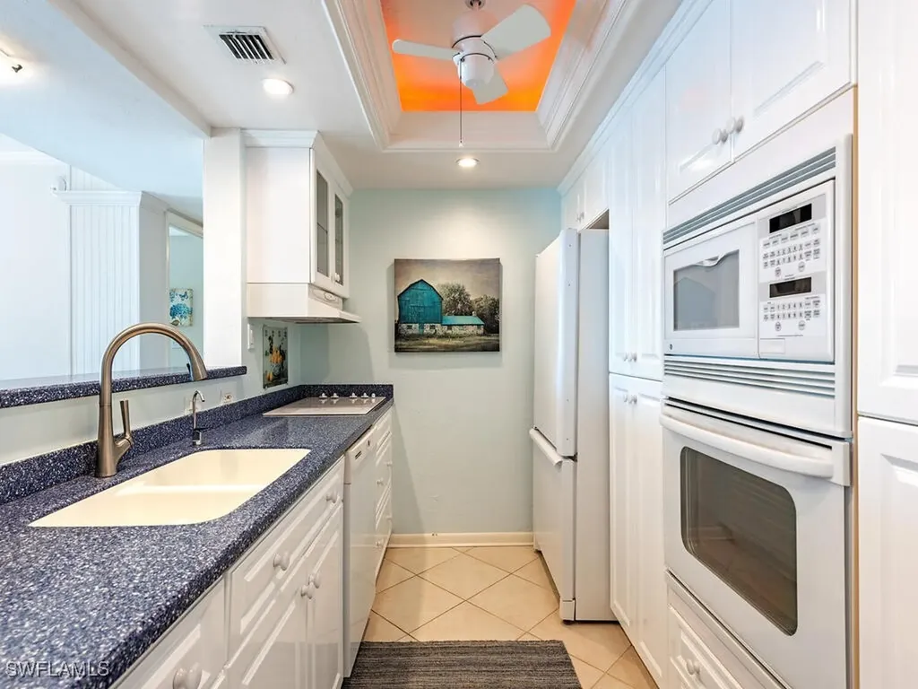 555 Park Shore Drive Naples FL 34103