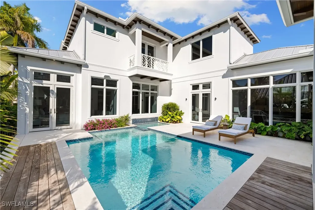 575 13th Avenue S Naples FL 34102