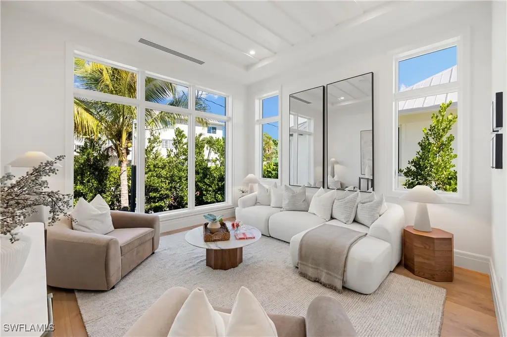 575 13th Avenue S Naples FL 34102
