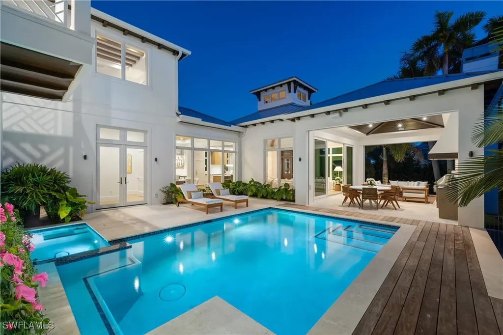 575 13th Avenue S Naples FL 34102