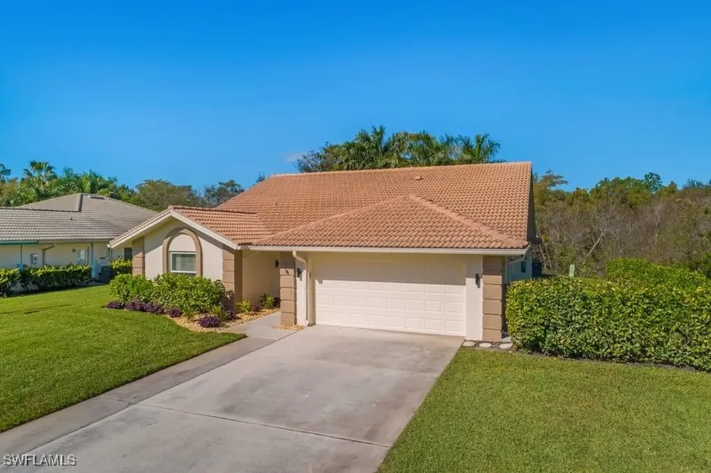 401 Countryside Drive Naples FL 34104