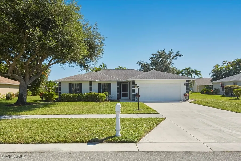 214 Marseille Drive Naples FL 34112
