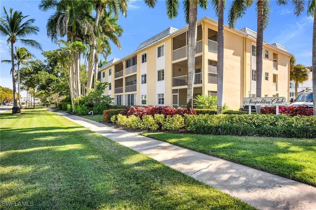 Naples FL, 900 8TH Avenue S, Unit 105