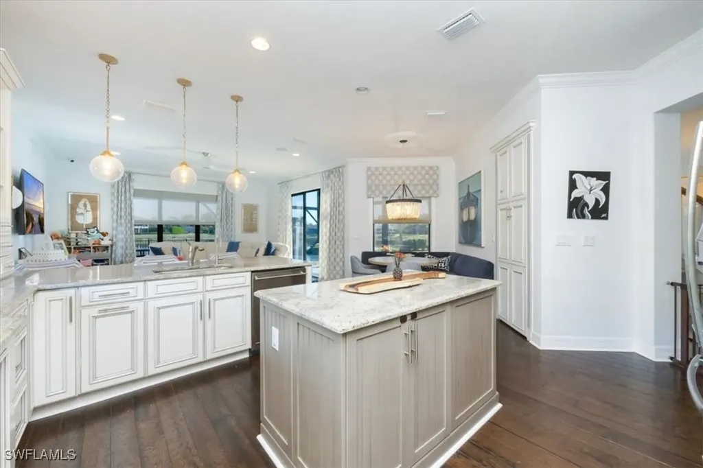 3821 Columbia Court Naples FL 34119