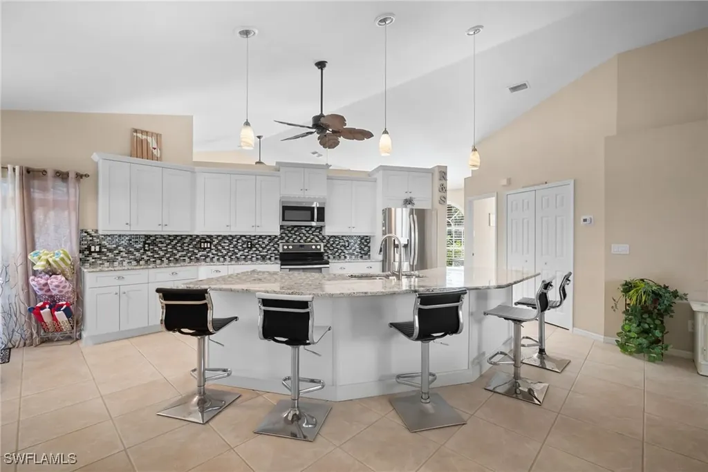 2215 SW 51st Street Cape Coral FL 33914