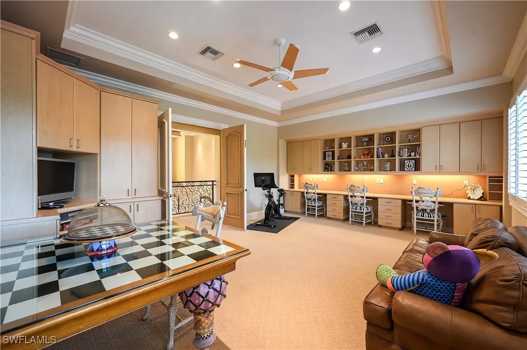 683 Hickory Road Naples FL 34108