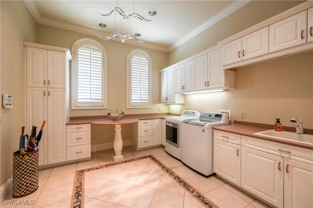683 Hickory Road Naples FL 34108