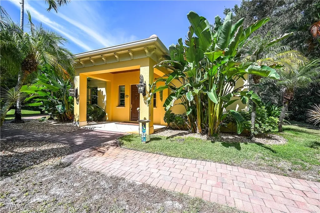 683 Hickory Road Naples FL 34108