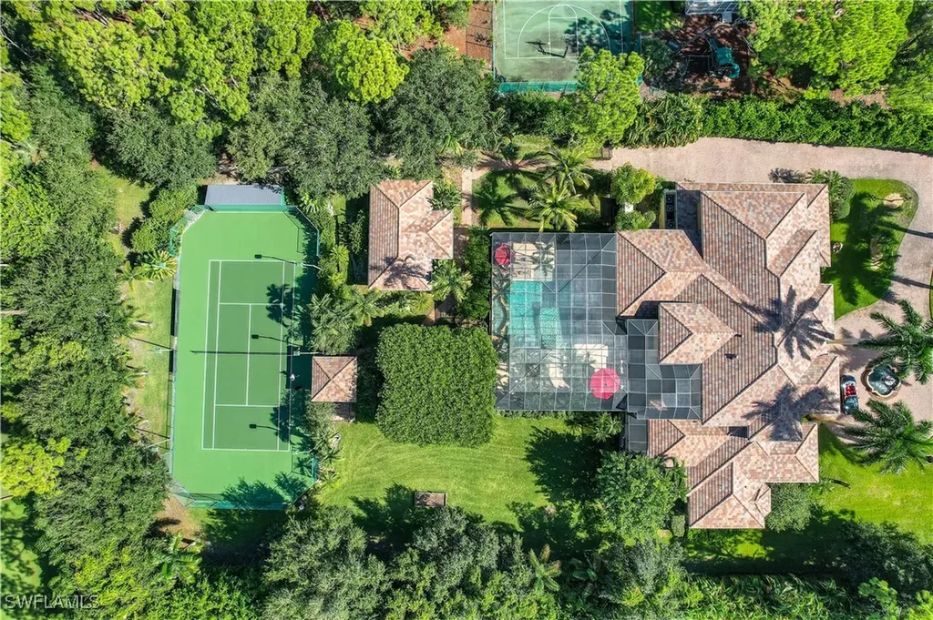 683 Hickory Road Naples FL 34108
