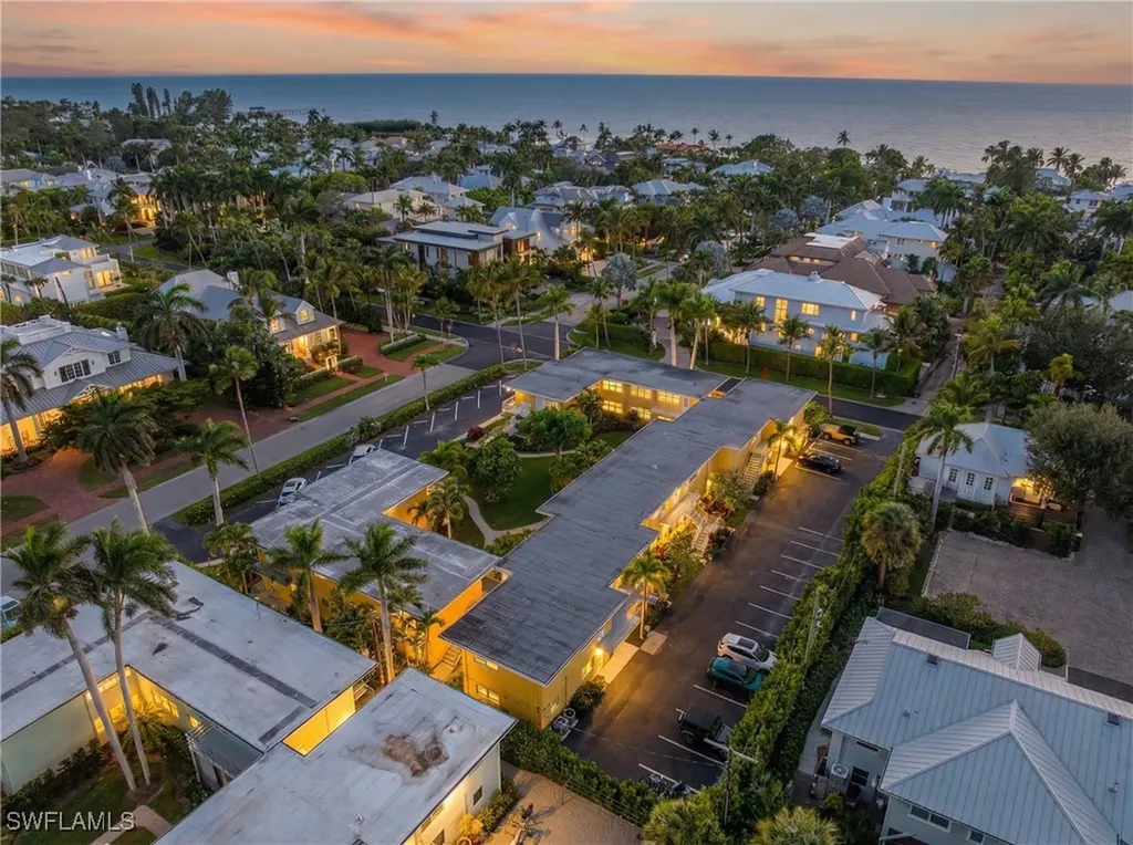 207 8th Avenue S Naples FL 34102