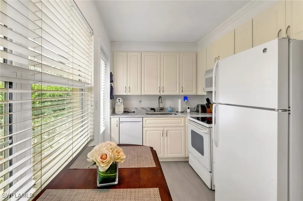207 8th Avenue S Naples FL 34102