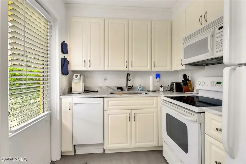 207 8th Avenue S Naples FL 34102